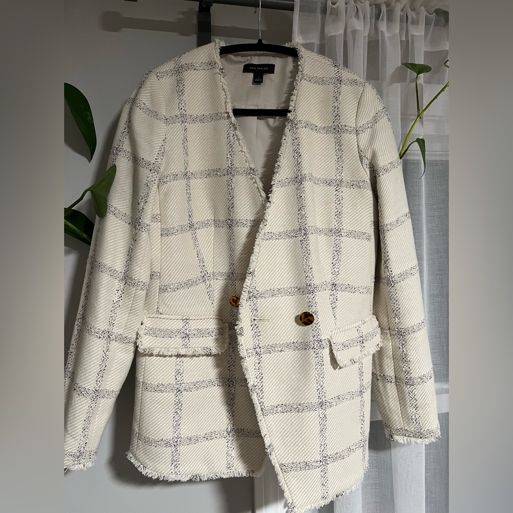Ann Tyler blazer, size 4